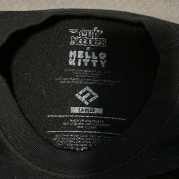 Hello Kitty x Cup Noodles Women’s Sweatshirt, Large - Picture 5 of 5